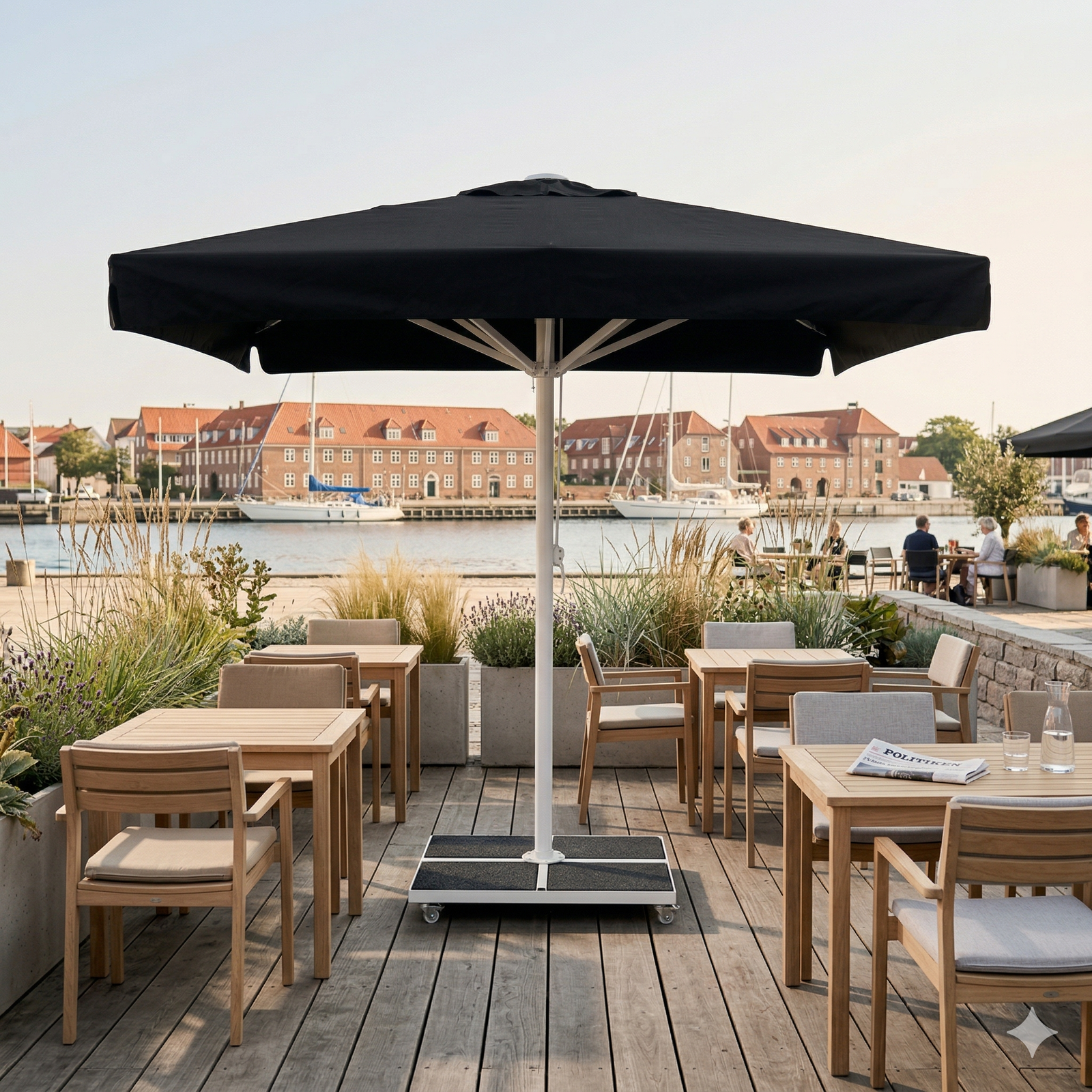 Kæmpeparasol 5x5m komplet m/frise - Hvidt Stativ